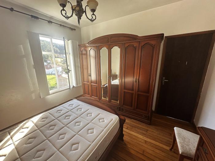Se vende casa con terreno y patio en Baroña